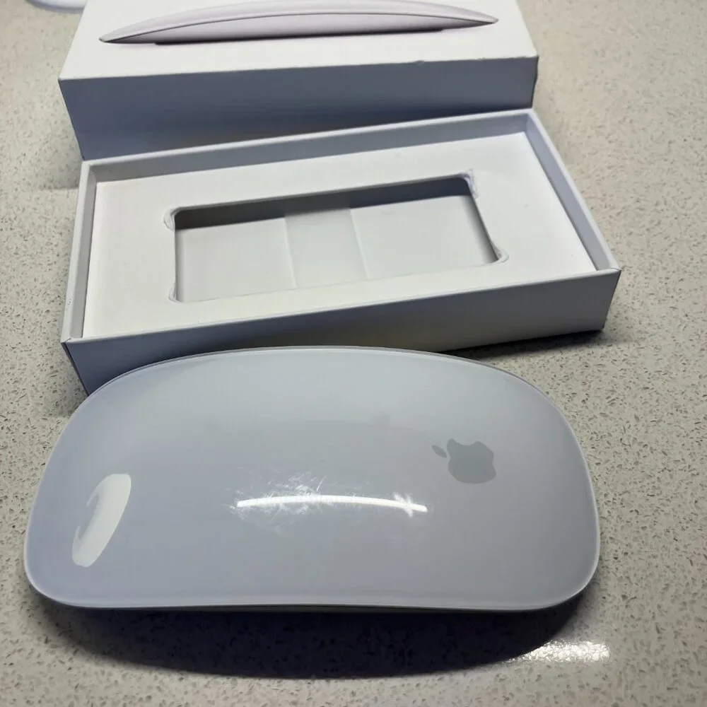 Beautiful Apple Magic Mouse (A1657) - MK2E3AM/A (Lightning Port) WORKS PERFECT